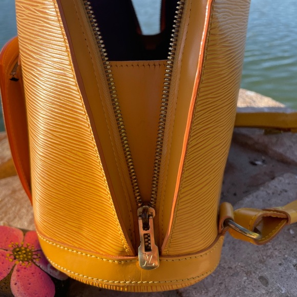 😍Super cute 😍 LOUIS VUITTON BACKPACK EPI - Picture 9 of 17